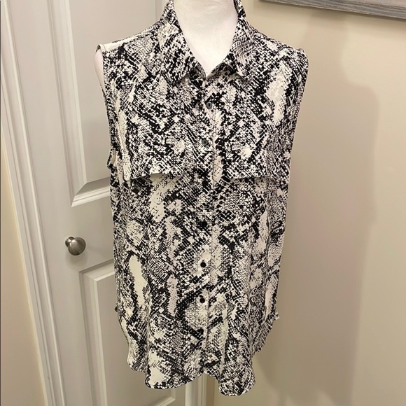 Worthington Black and White Sleeveless Button Down Shirt Front Pockets - Picture 2 of 16
